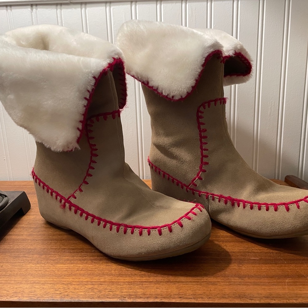 Tan Moccasin Boots with Red Floral Embroidery - Picture 3 of 4